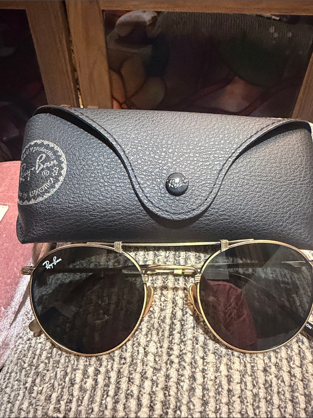 Ray-Bans Round Metal Sunglasses Gold Frame with Black Lenses